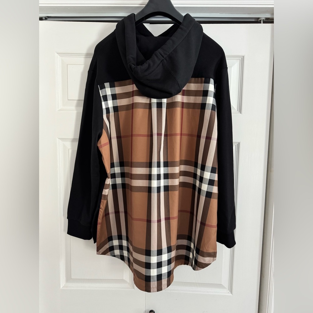 100% cotton, front kangaroo pocket, back contrast fabric with plaid pattern.